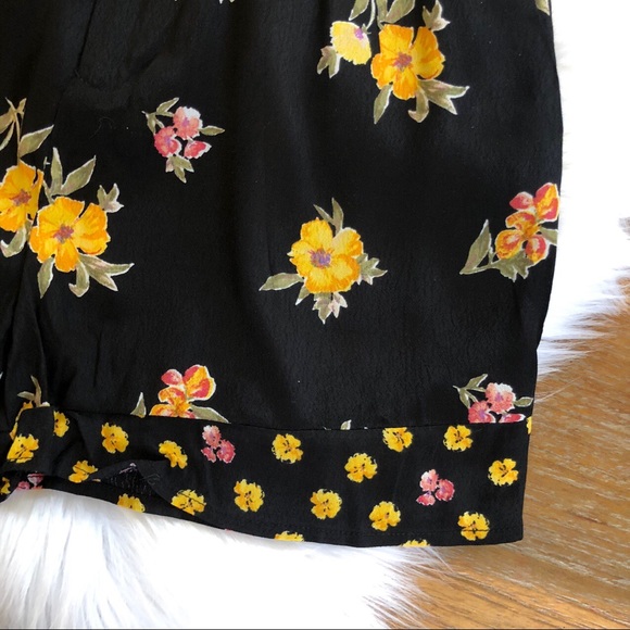Forever21 floral black highwaist shorts - Picture 2 of 4